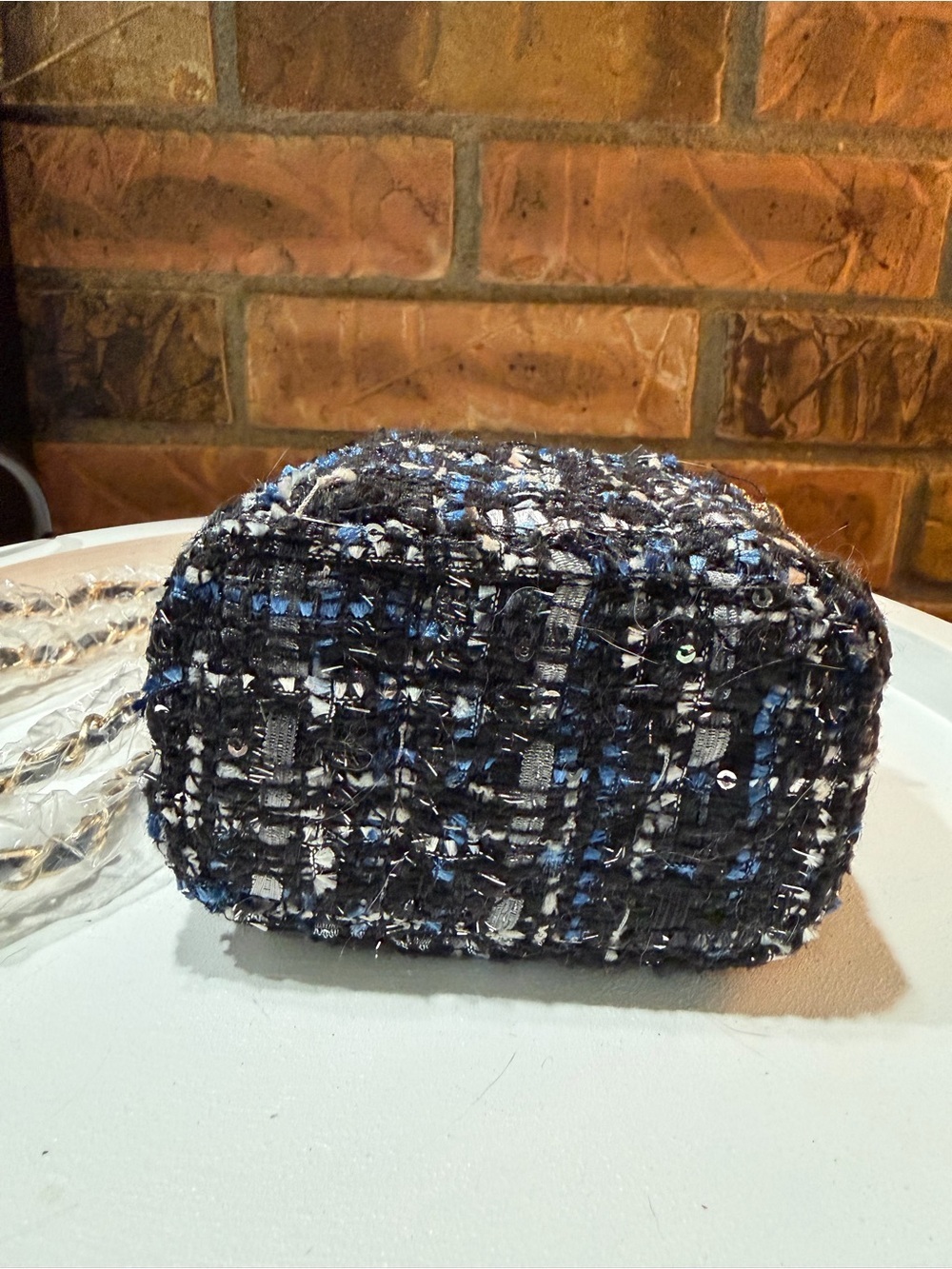 bebe Black and White Tweed Mini Crossbody with Gold Chain NWT MSRP $59 - Picture 4 of 6
